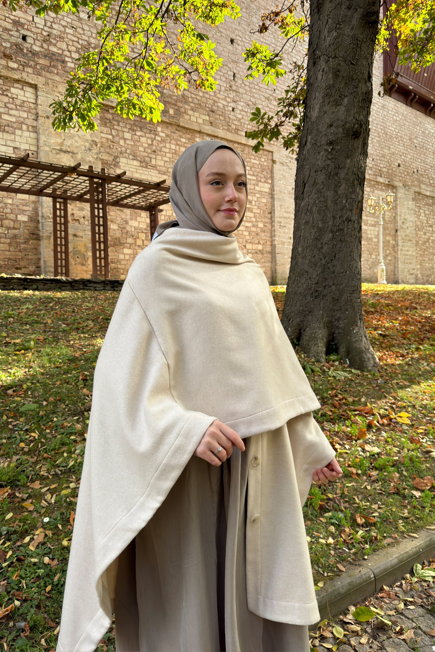 Krem Gerçek Yünden Tesettür Pelerin