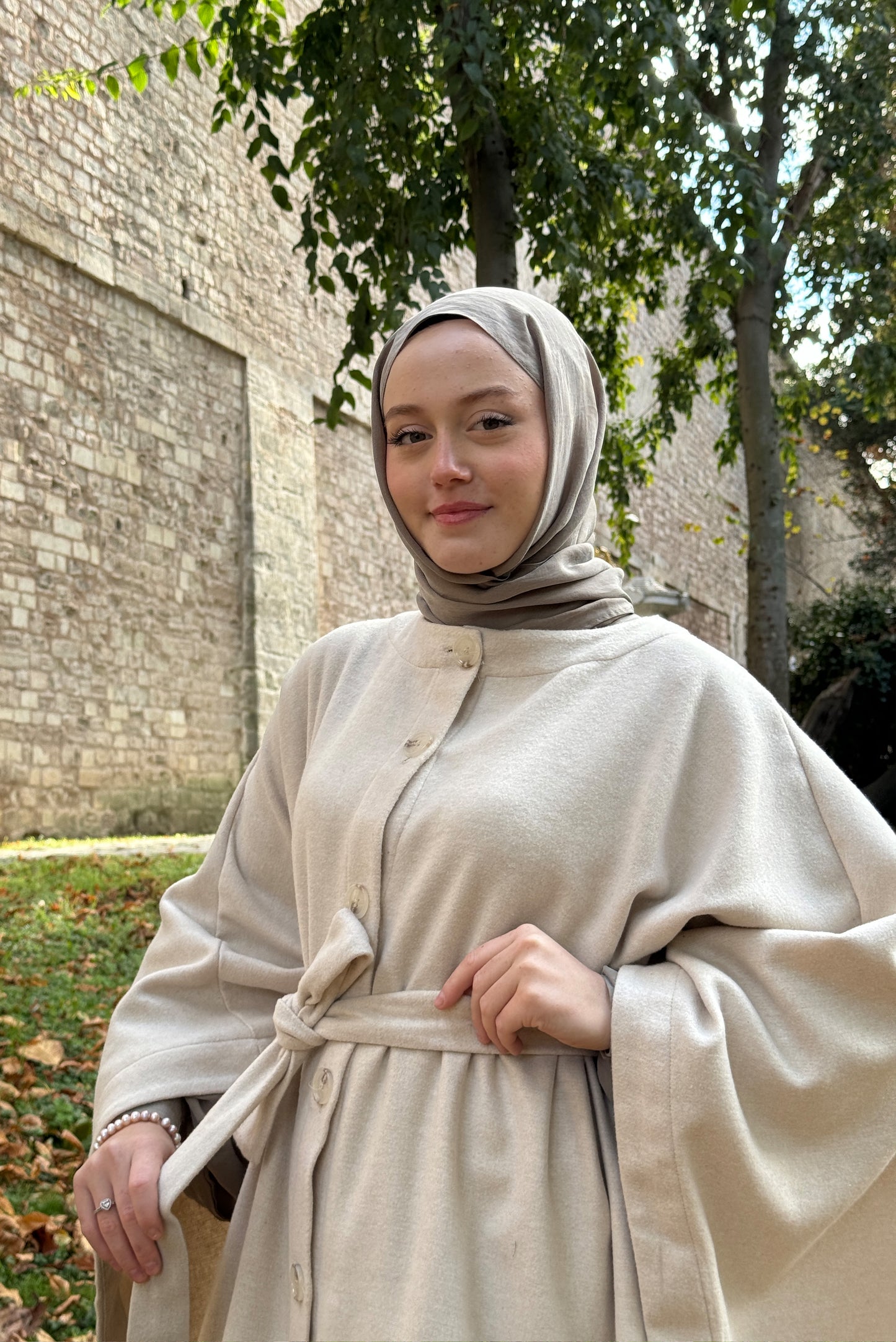 Krem Gerçek Yünden Tesettür Pelerin