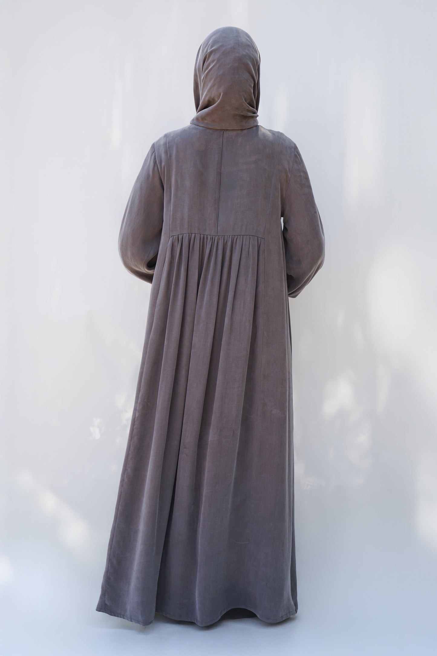 Gri Manşet Detaylı İpek Cupro Elbise - Timeless Touch Serisi