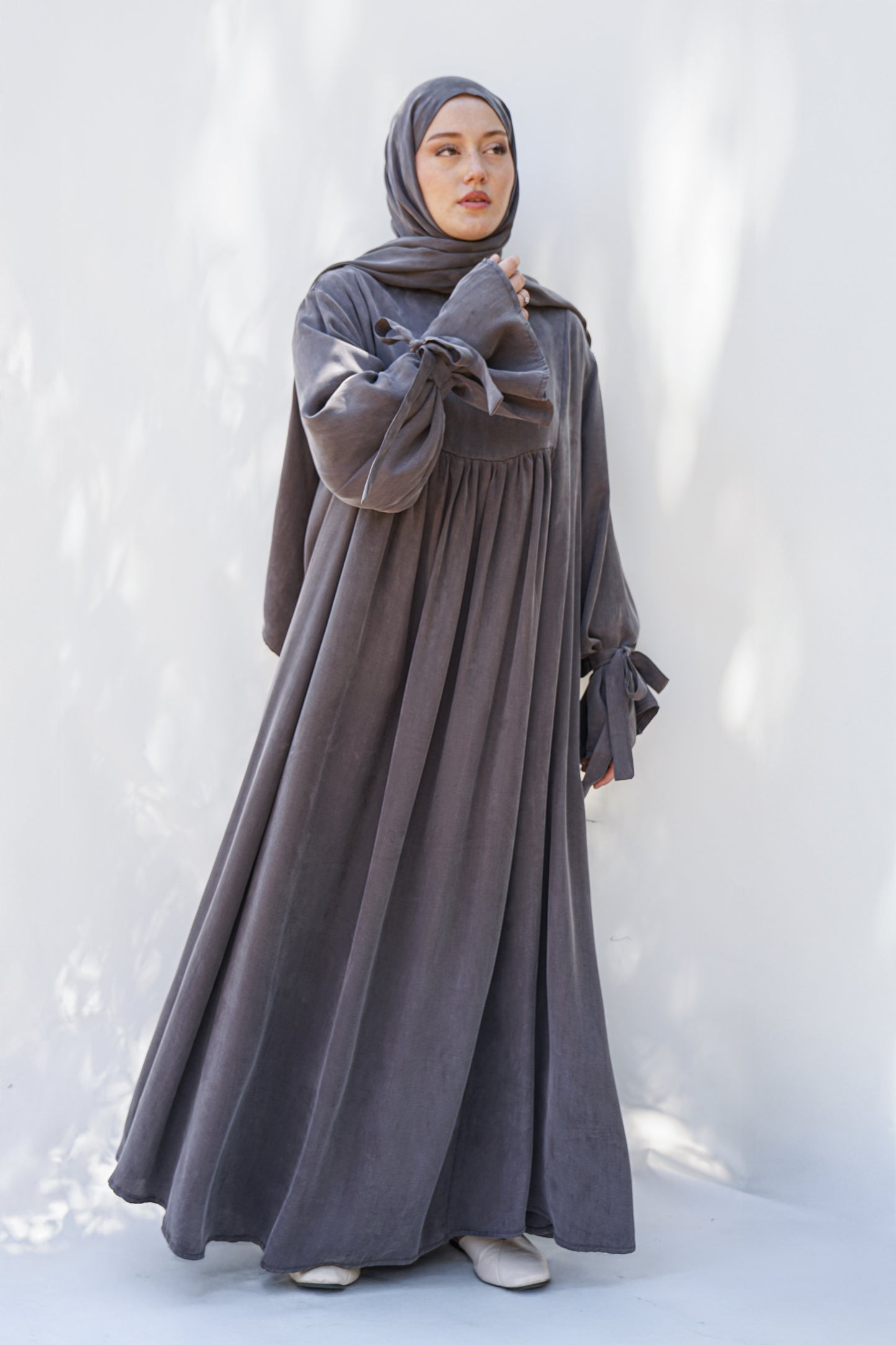 Gri Bağlama Detaylı İpek Cupro Elbise - Timeless Touch Serisi