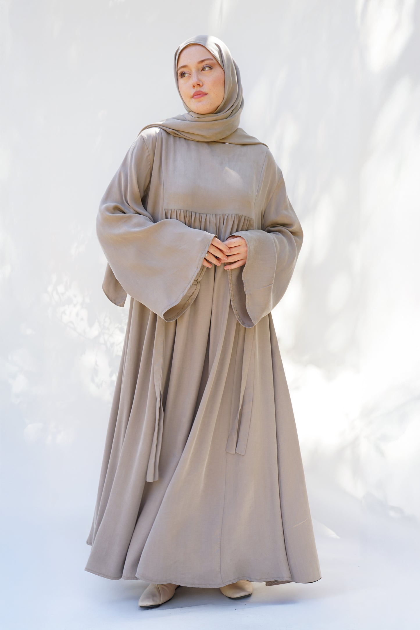 Bej Bağlama Detaylı İpek Cupro Elbise - Timeless Touch Serisi