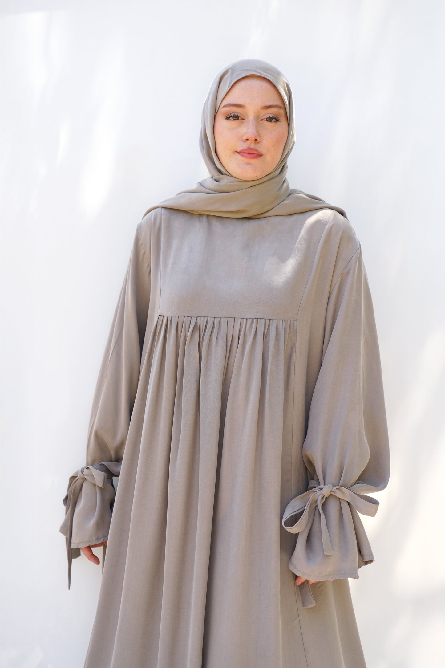 Bej Bağlama Detaylı İpek Cupro Elbise - Timeless Touch Serisi