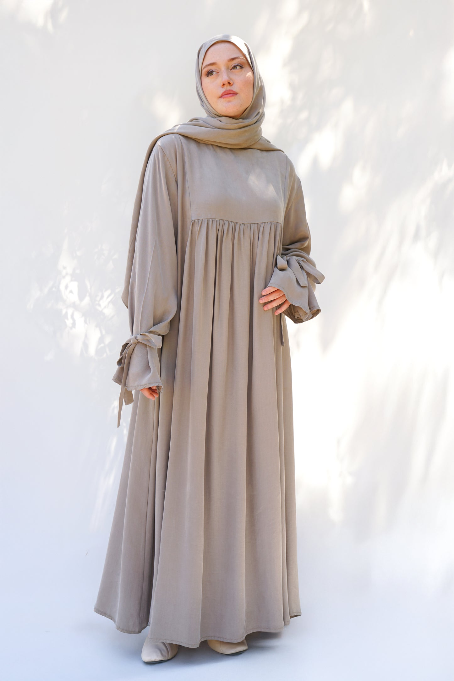 Bej Bağlama Detaylı İpek Cupro Elbise - Timeless Touch Serisi