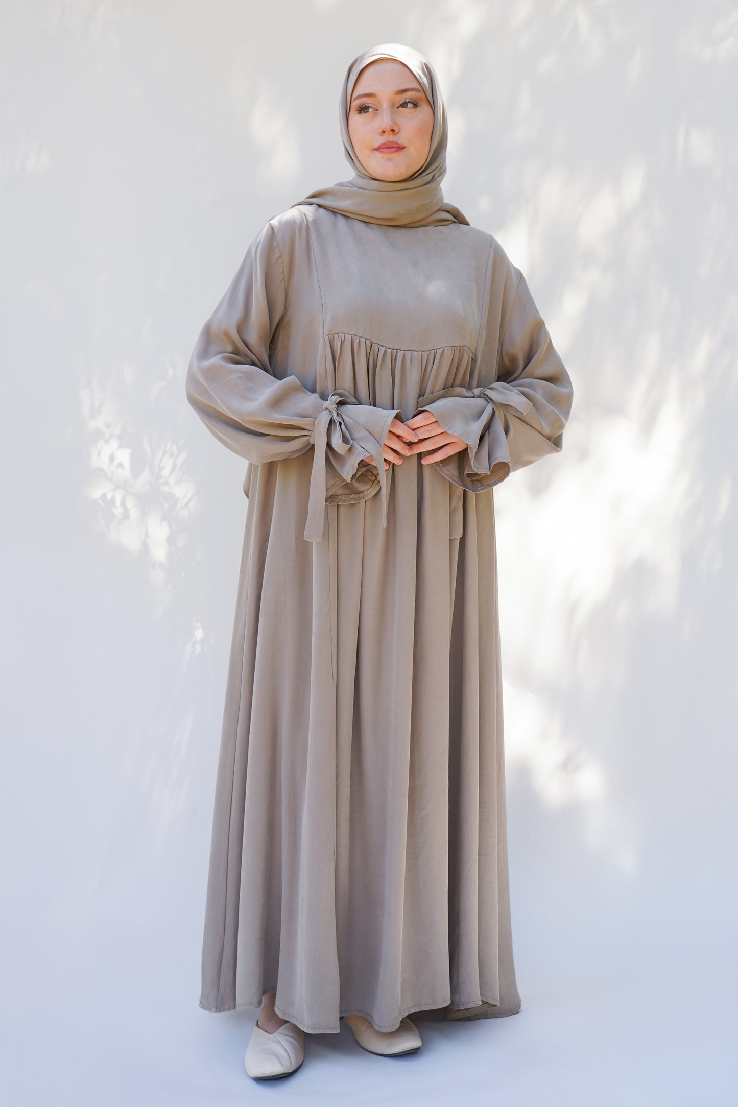 Bej Bağlama Detaylı İpek Cupro Elbise - Timeless Touch Serisi