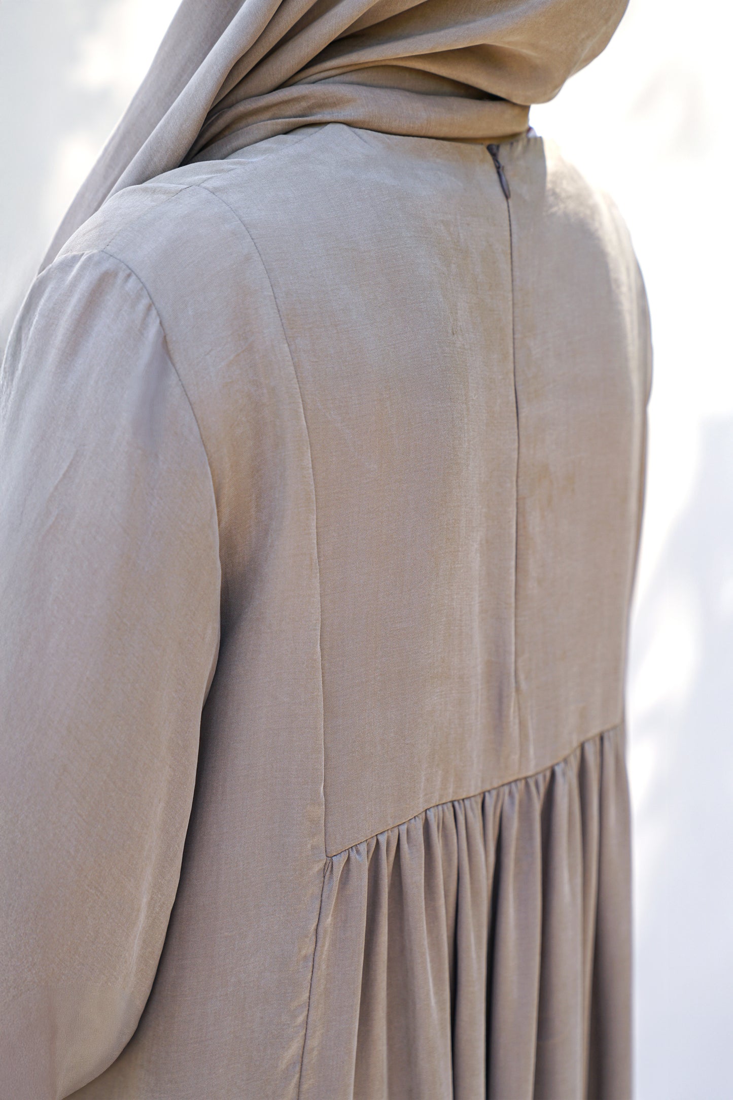 Bej Bağlama Detaylı İpek Cupro Elbise - Timeless Touch Serisi