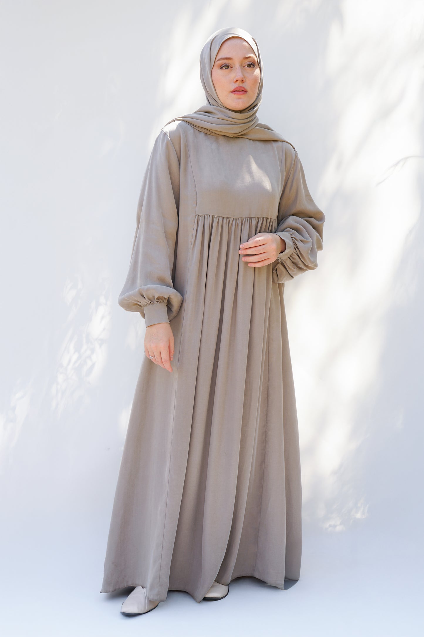 Bej Manşet Detaylı İpek Cupro Elbise - Timeless Touch Serisi