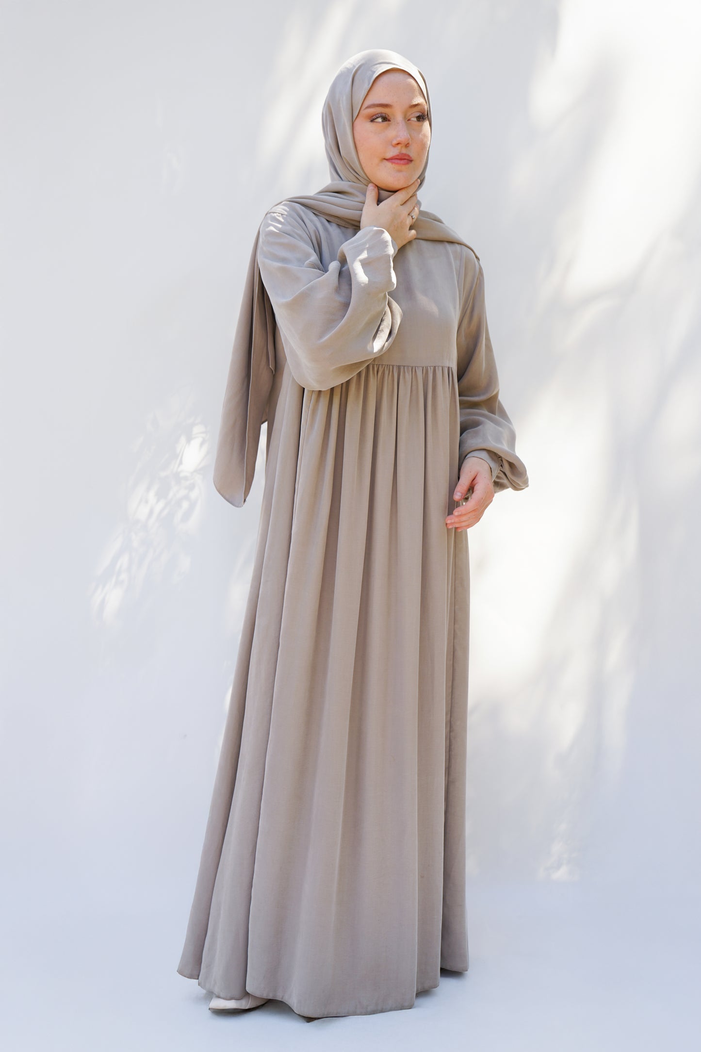 Bej Manşet Detaylı İpek Cupro Elbise - Timeless Touch Serisi