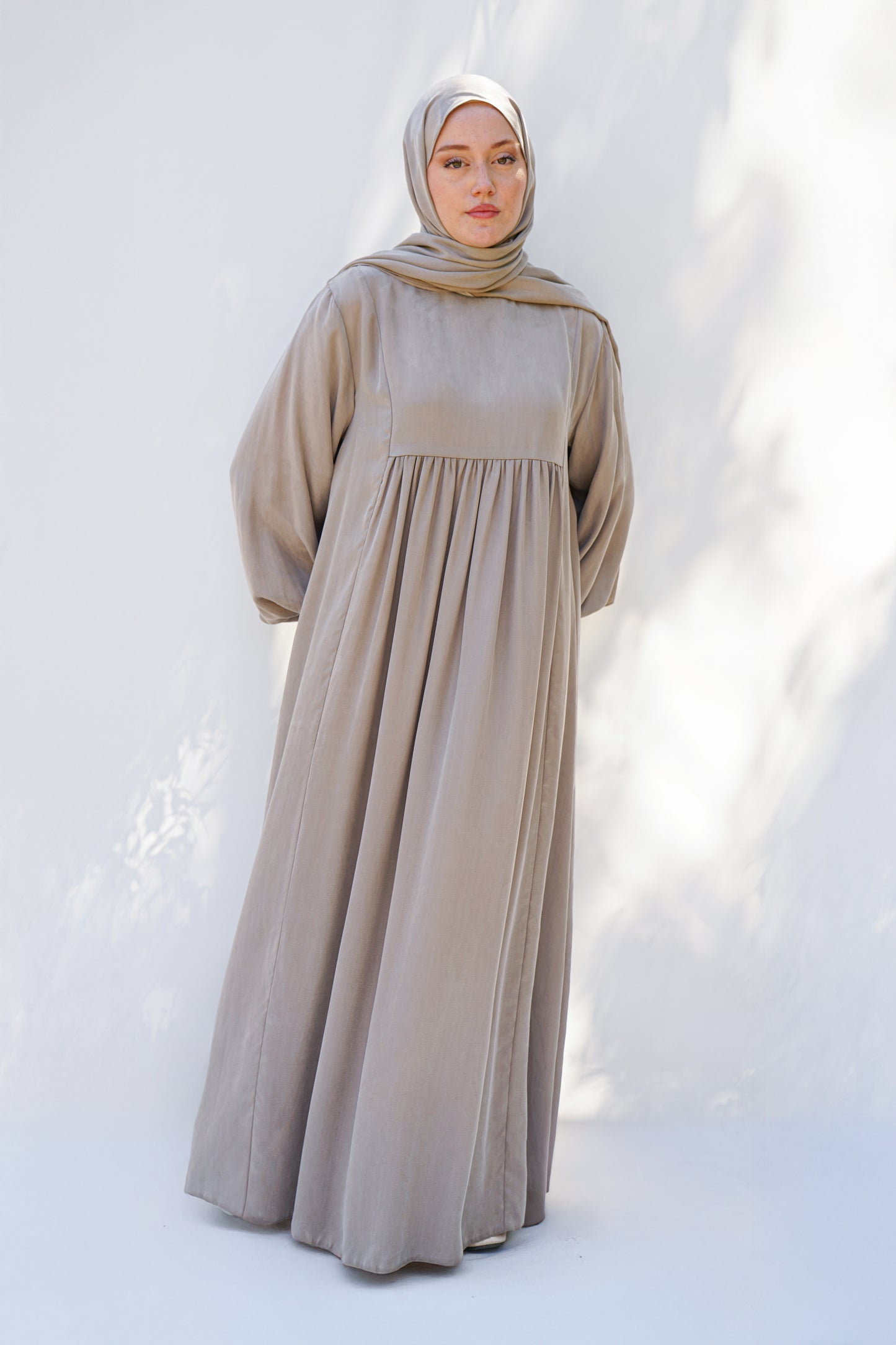 Bej Manşet Detaylı İpek Cupro Elbise - Timeless Touch Serisi