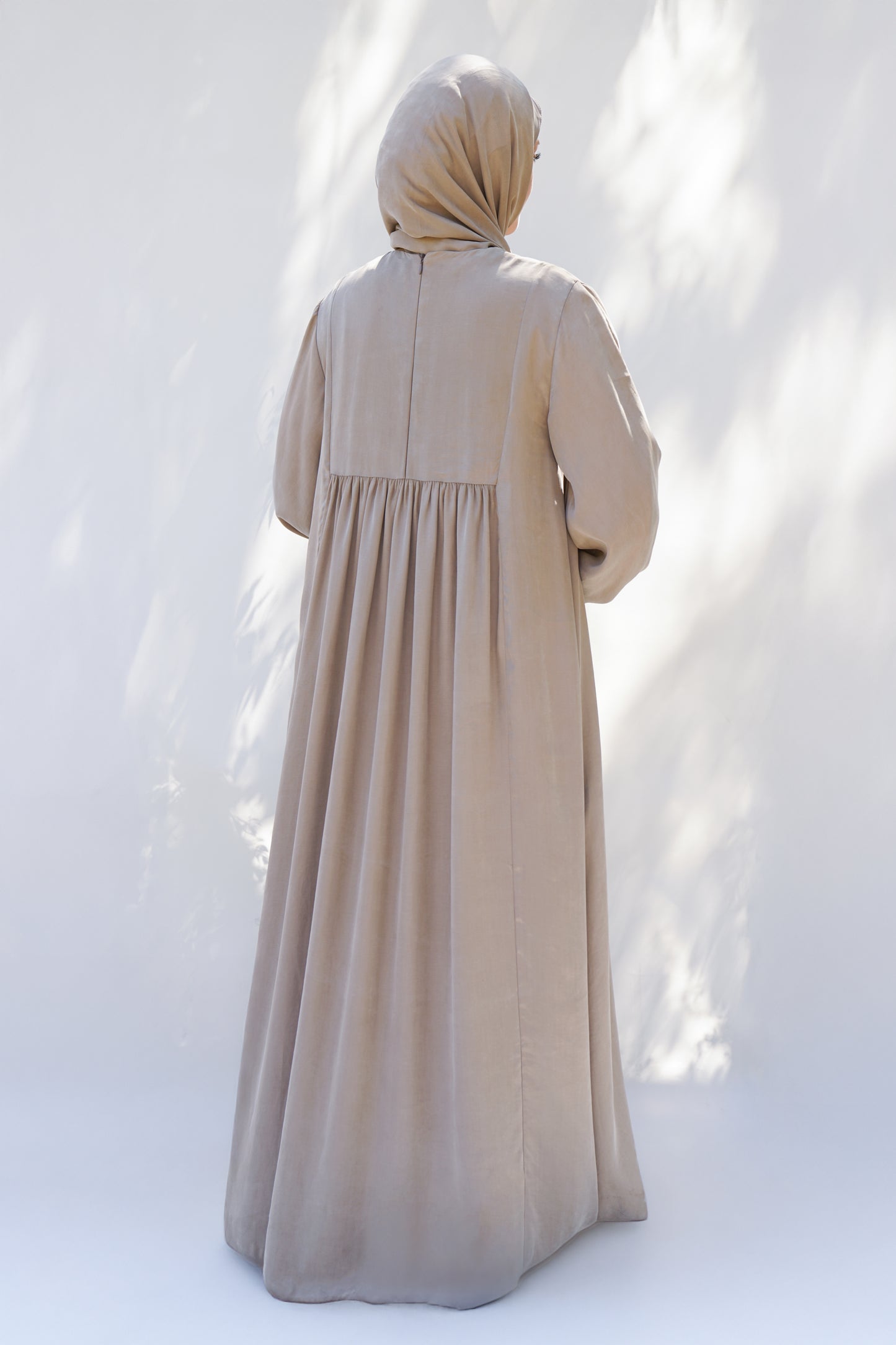 Bej Manşet Detaylı İpek Cupro Elbise - Timeless Touch Serisi