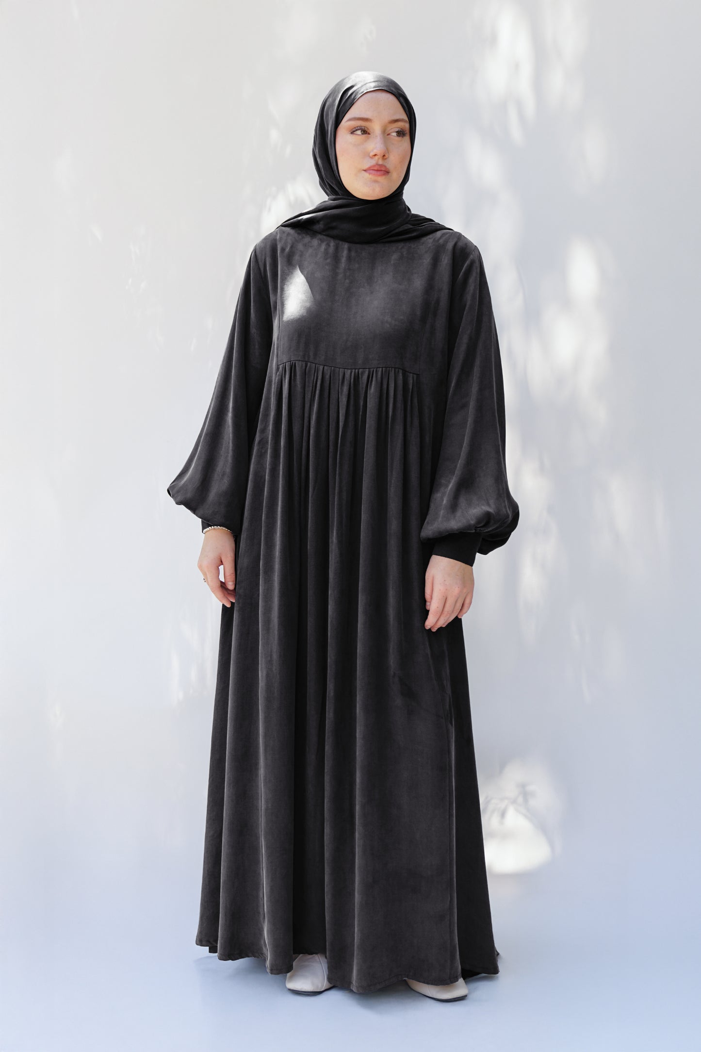 Siyah Manşet Detaylı İpek Cupro Elbise - Timeless Touch Serisi