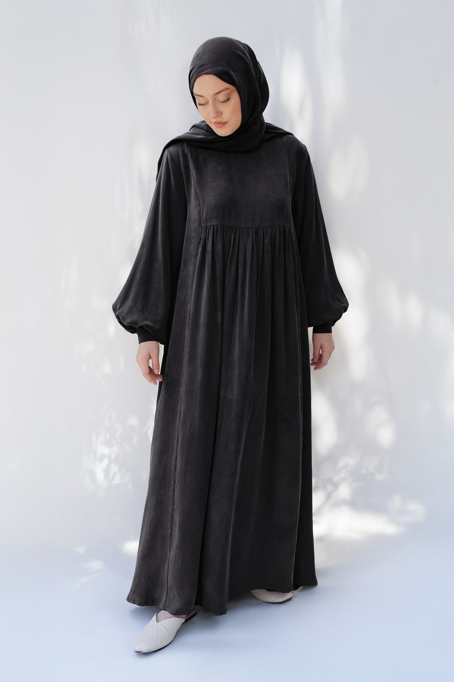 Siyah Manşet Detaylı İpek Cupro Elbise - Timeless Touch Serisi