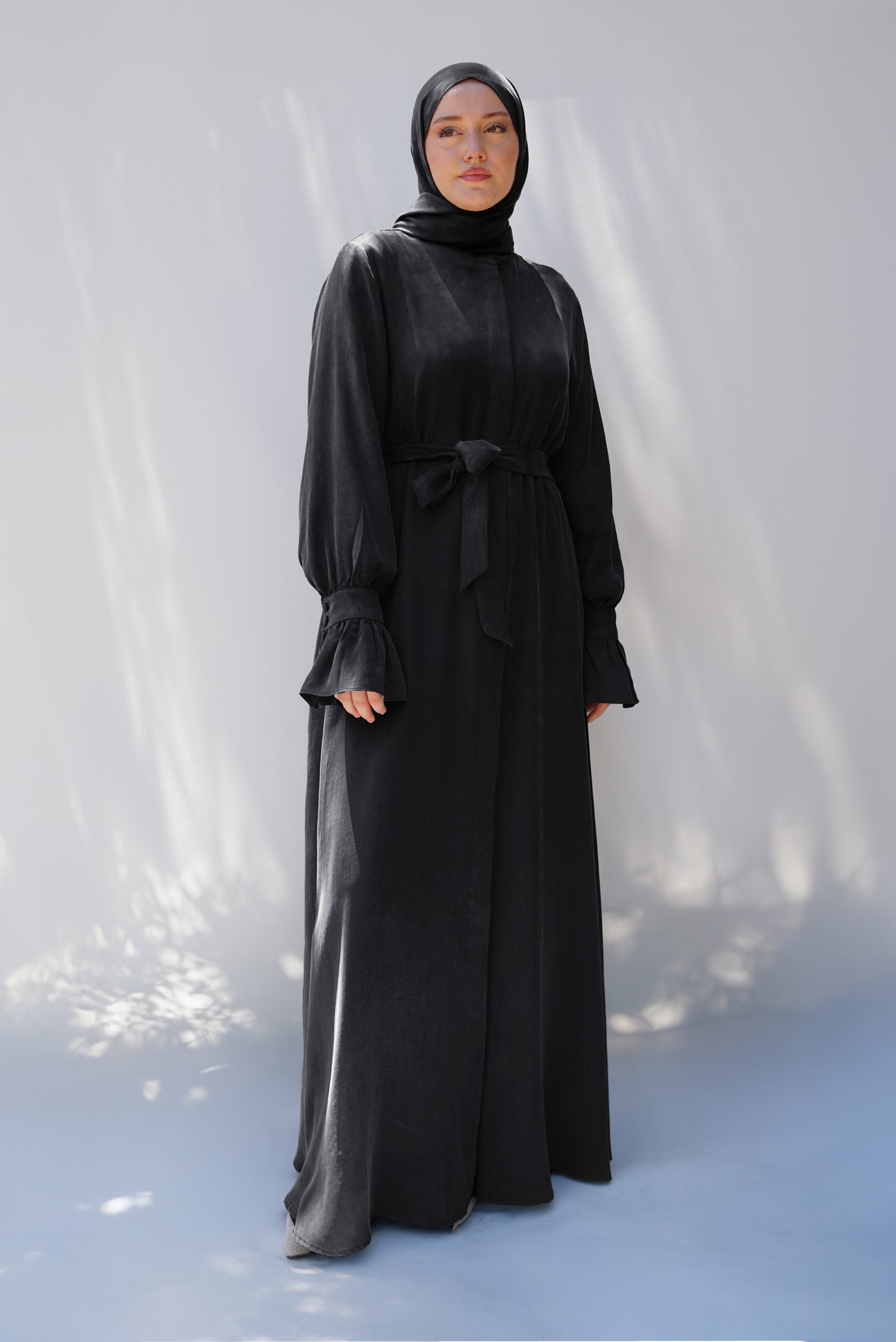 Siyah Sırt Büzgü Detaylı İpek Cupro Ferace - Timeless Touch Serisi