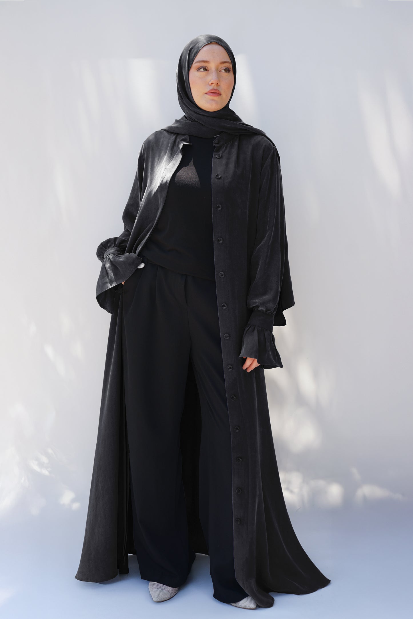 Siyah Sırt Büzgü Detaylı İpek Cupro Ferace - Timeless Touch Serisi